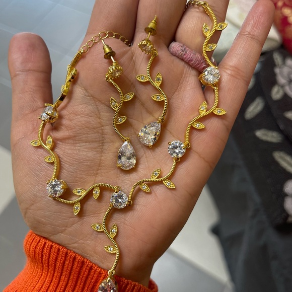 The Sassy Golden Jewelry Set - Picture 2 of 2